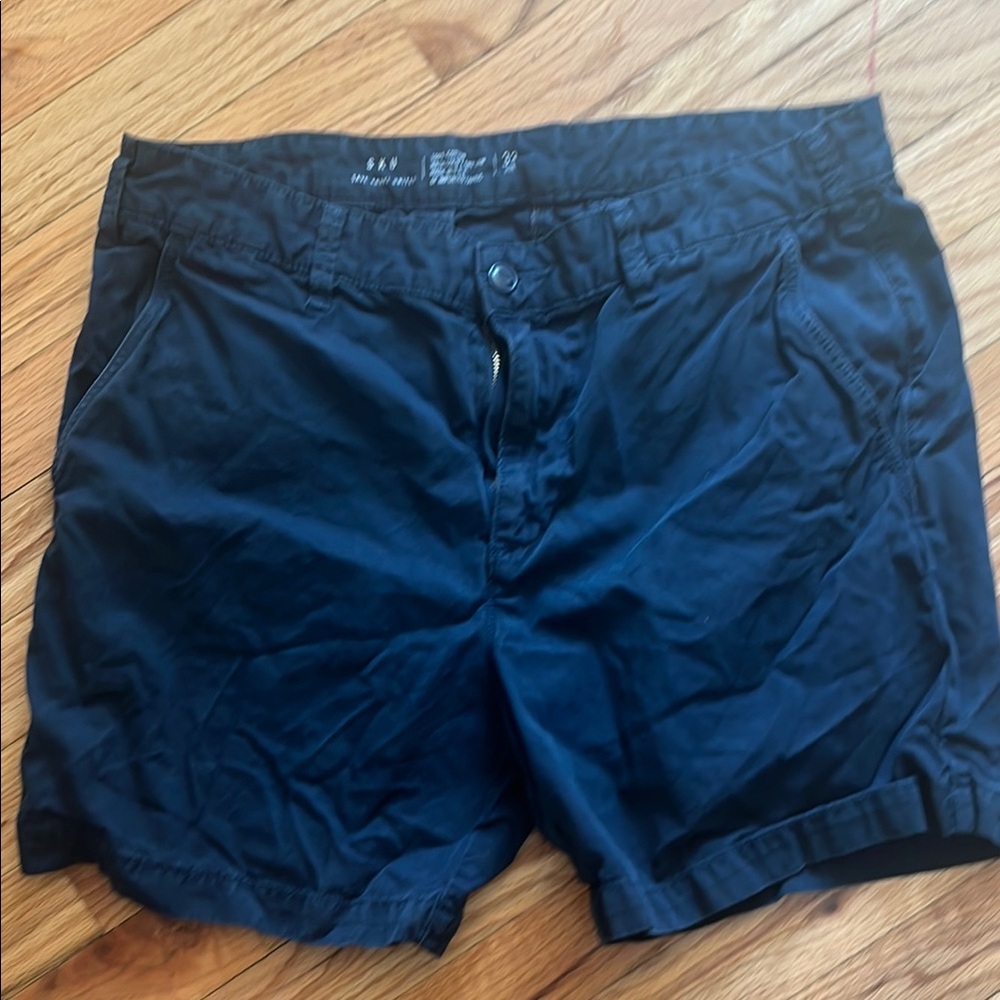 Men’s navy 6 inch inseam Bermuda shorts